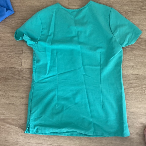 Figs surgical green double pocket scrub top size xs - Picture 3 of 4